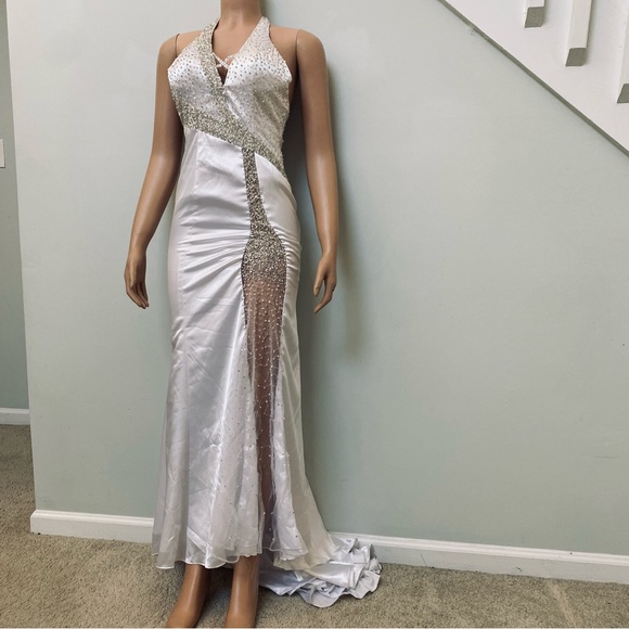 Exclusive for Diamonds bridal & formal dress - Picture 4 of 16